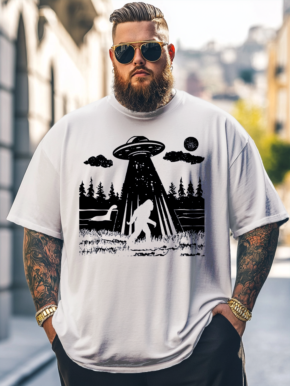 Big Size Men's Bigfoot and UFO Fun Loose T-shirt
