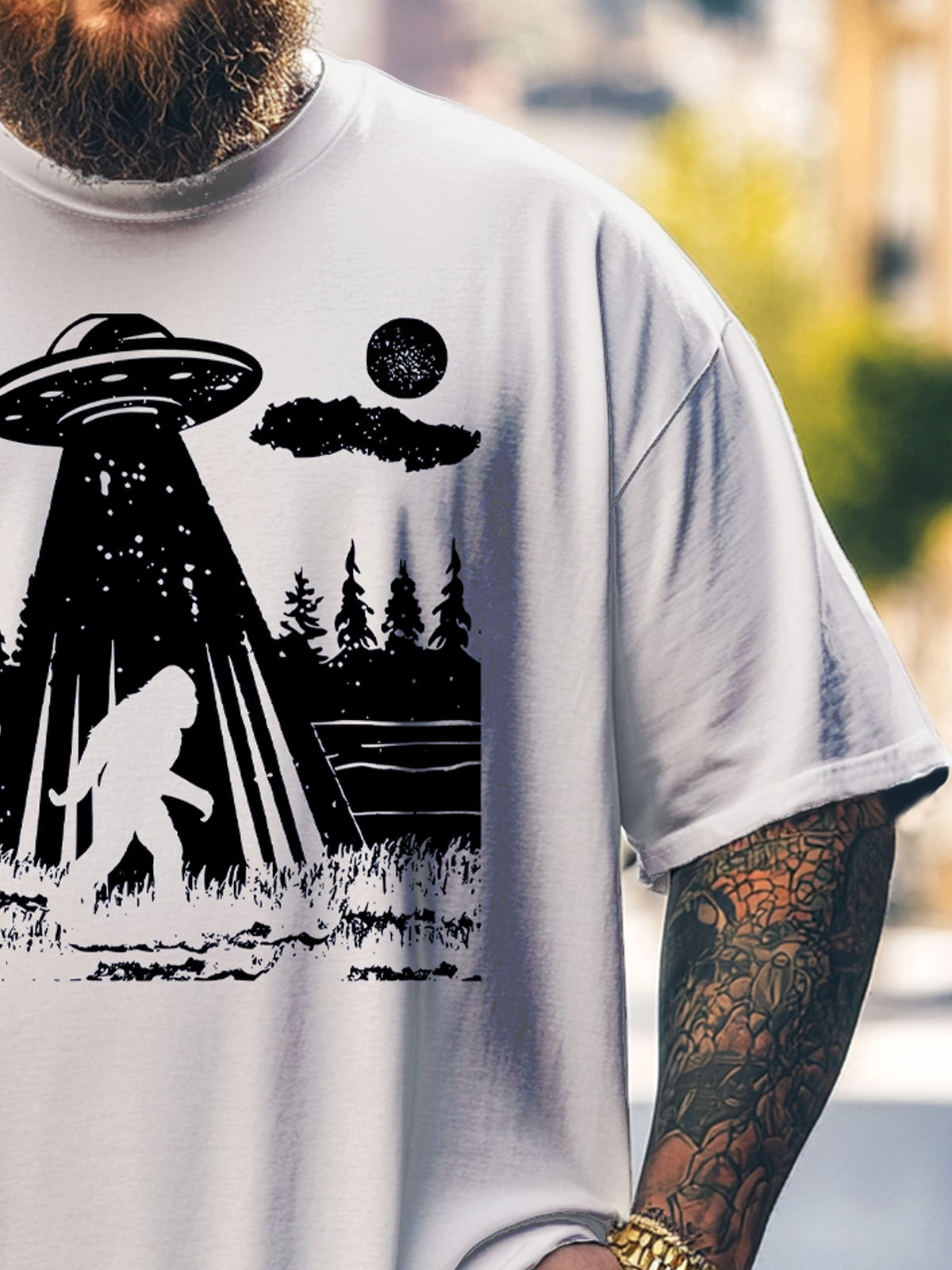 Big Size Men's Bigfoot and UFO Fun Loose T-shirt